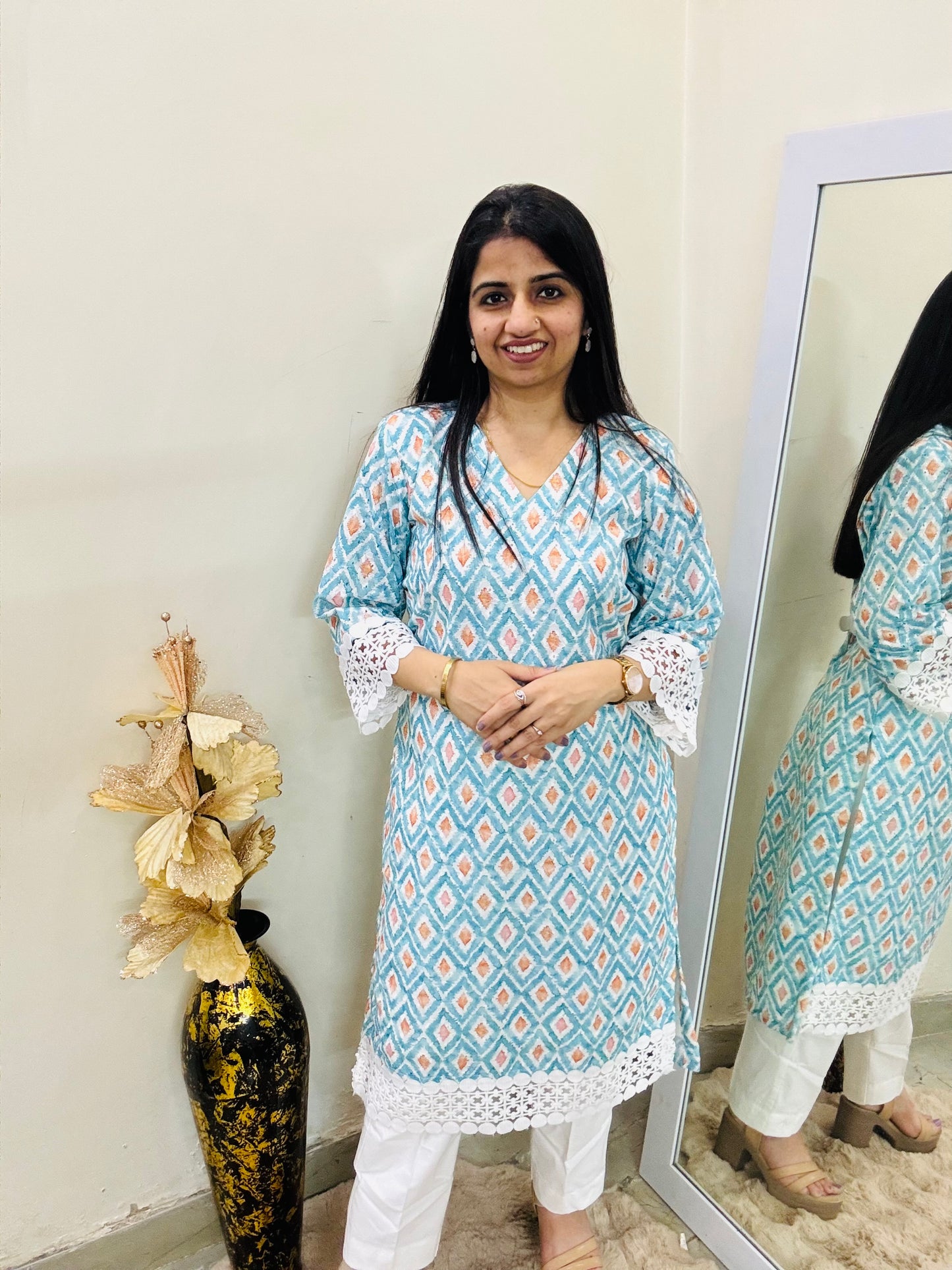 Noor-e-chikan Kurta Set